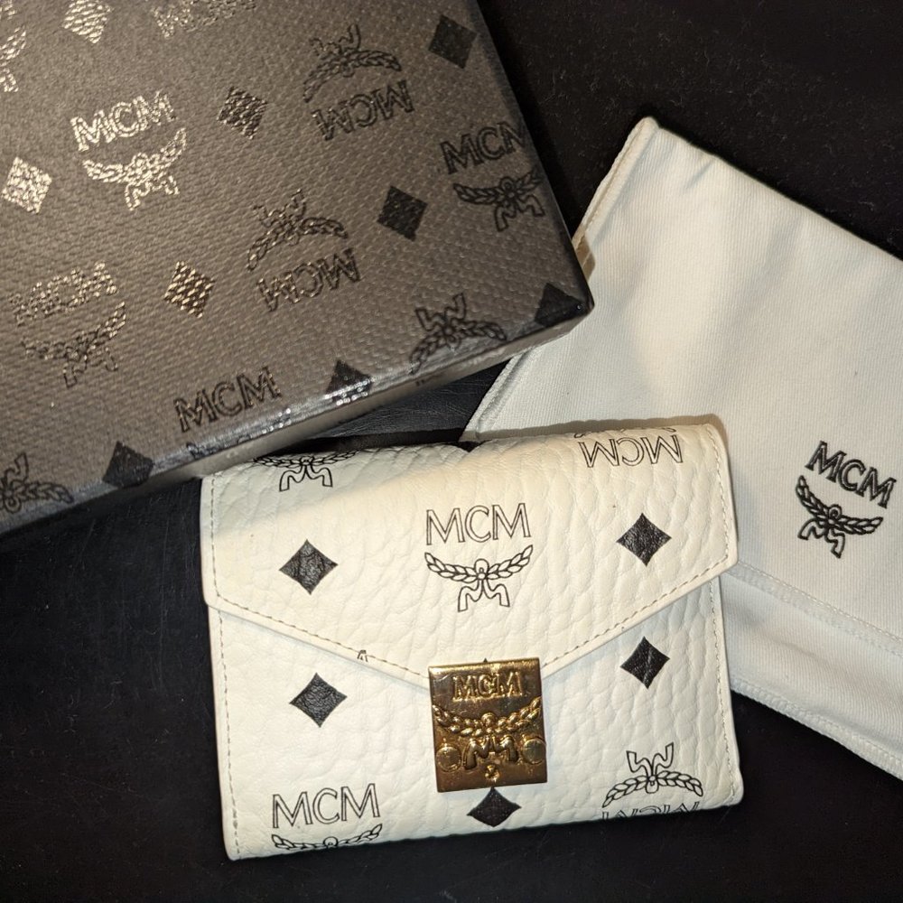 MCM trifold white wallet- LIKE NEW! Gorgeous!